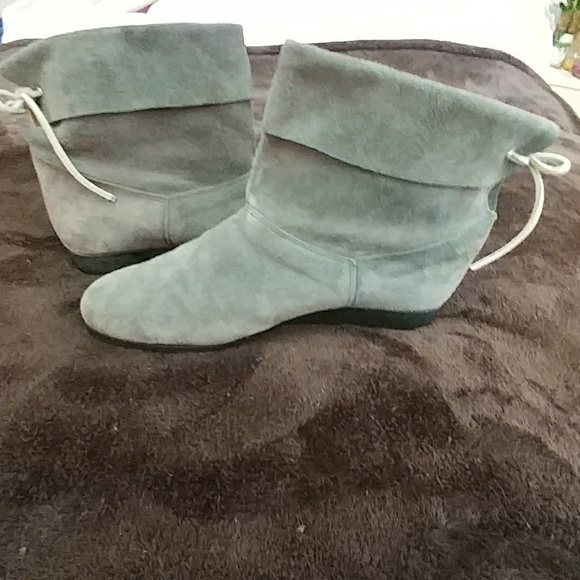 Soft Suede Gray Ankle Cuff Booties sx 9 - Picture 3 of 5